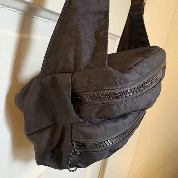 BAGGU Black Fannypack Bag with Dual Zip Pockets - Picture 6 of 14